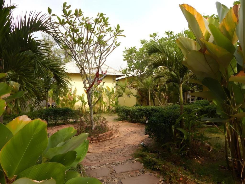 Him Naam Pai Resort Exterior photo